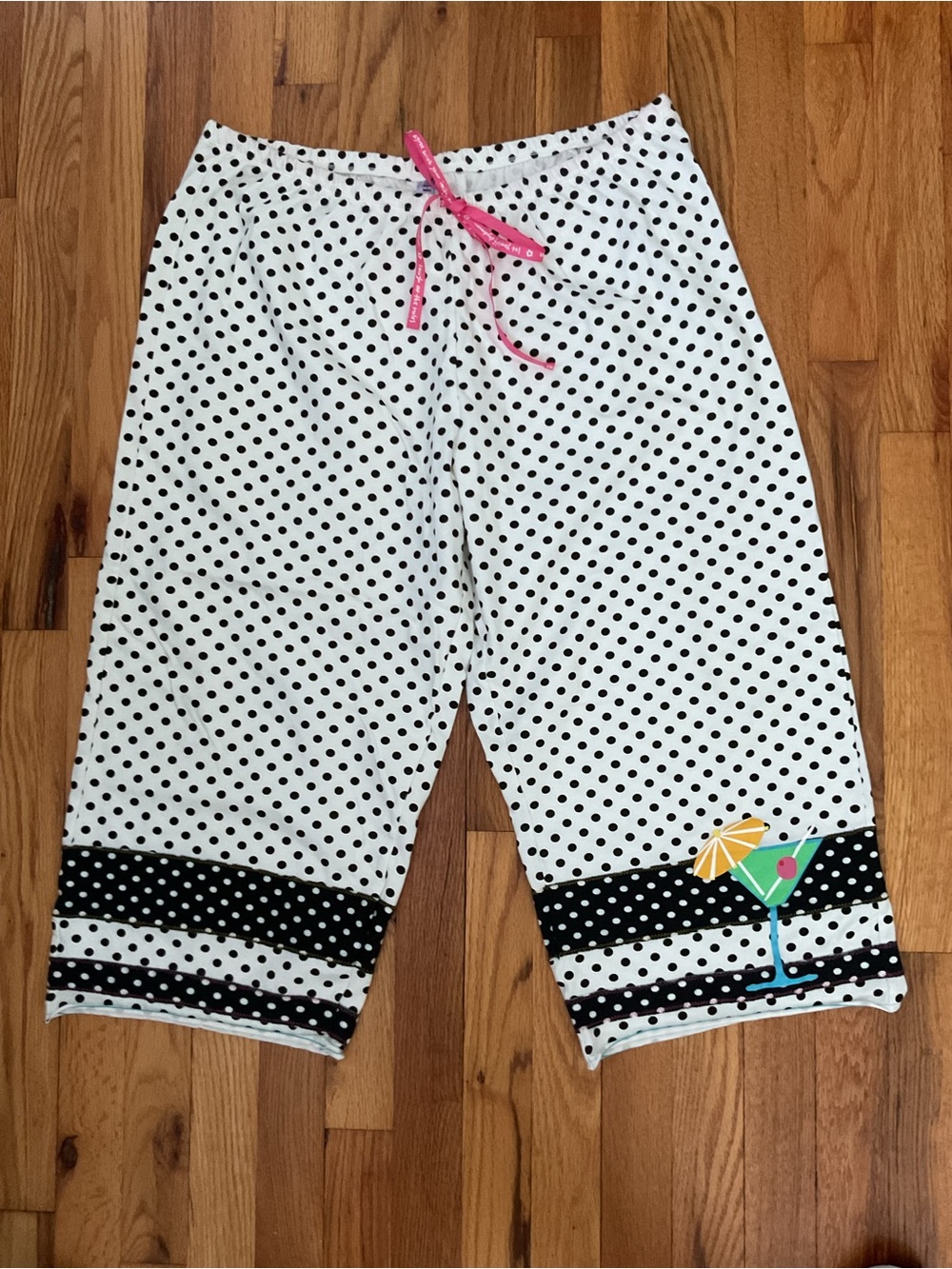HUE White Polka Dot Capri Lounge Pants with Pink Drawstring